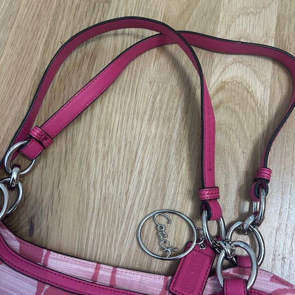 Coach signature pink handbag 👜✨ - Picture 7 of 14